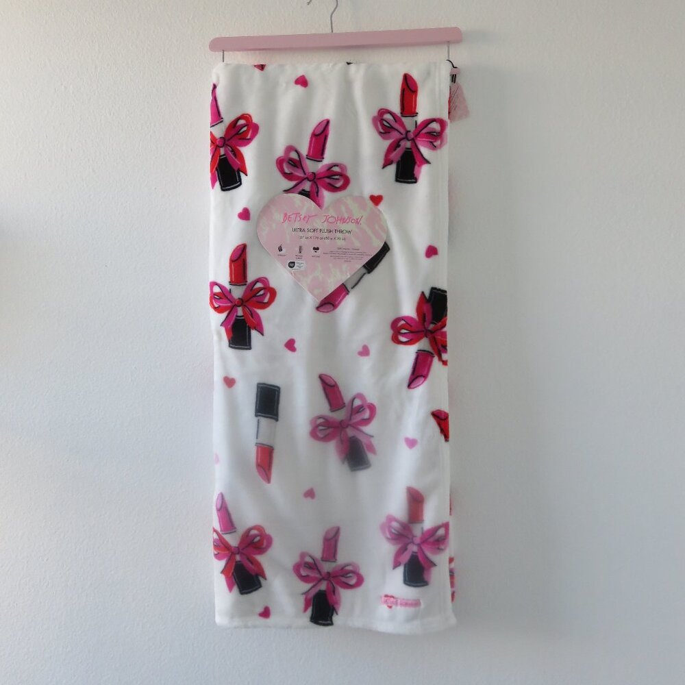 Betsey Johnson Ultra Soft Plush Printed Blanket – Lipstick Logo (50 x 70 in)